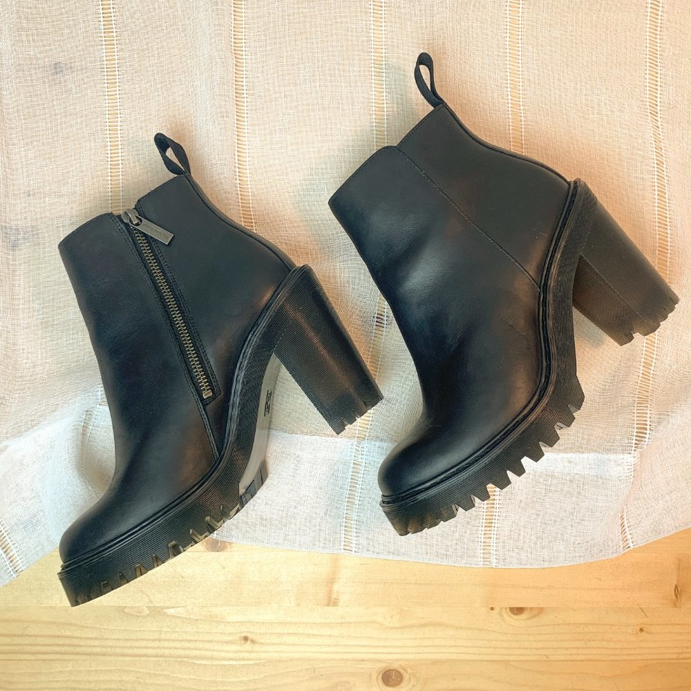 Magdalena Women's Leather Heeled Chelsea Boots